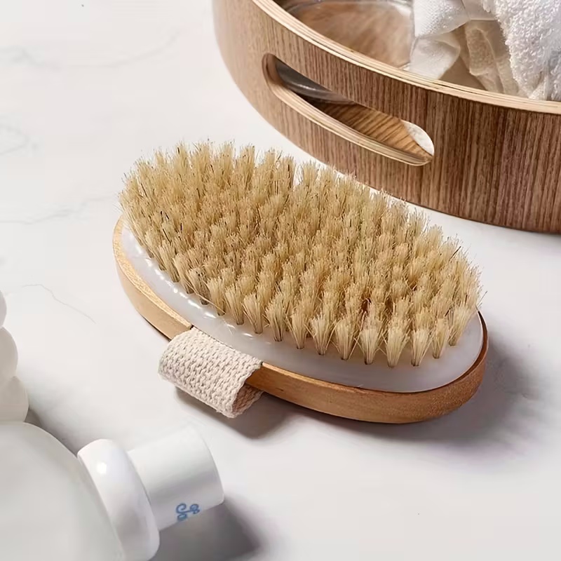 Drewniana szczotka do ciała z  – Skincare B Erl recenzja i cena