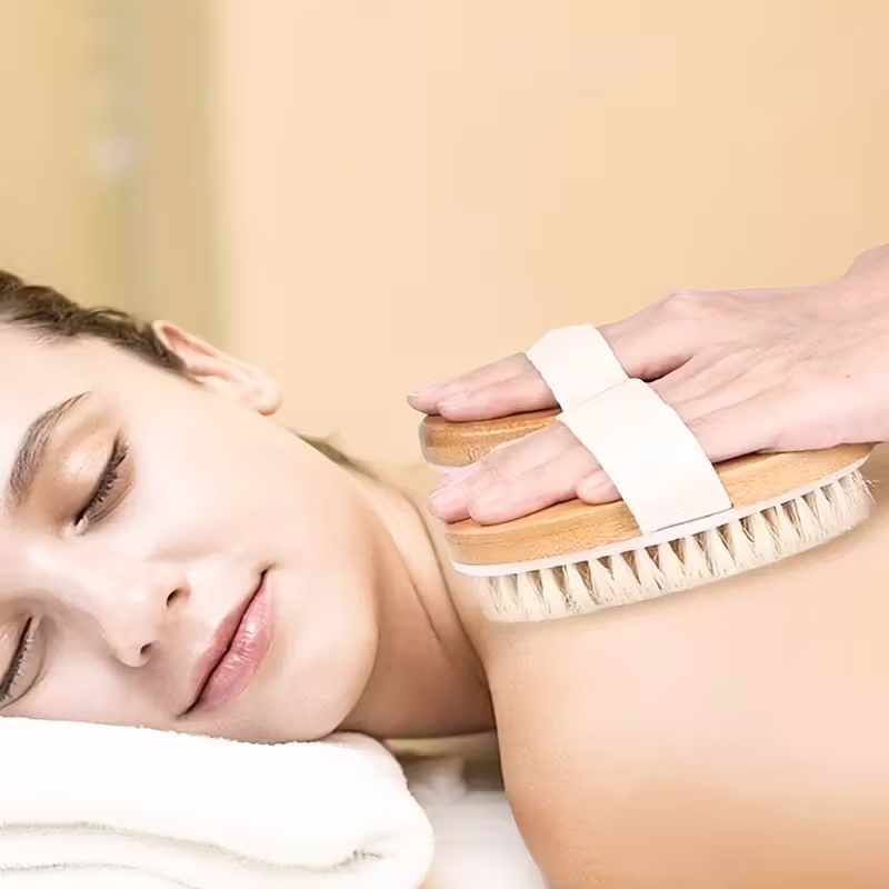 Drewniana szczotka do ciała z  – Skincare B Erl recenzja i cena